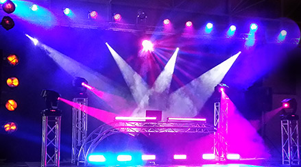 DJ Triangle animation évènement public, bal, fête votive, soirée étudiante, soirée gala entreprise dansante, club, comité des fêtes, association.